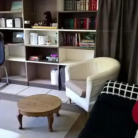 Chez Naomi Couette-café